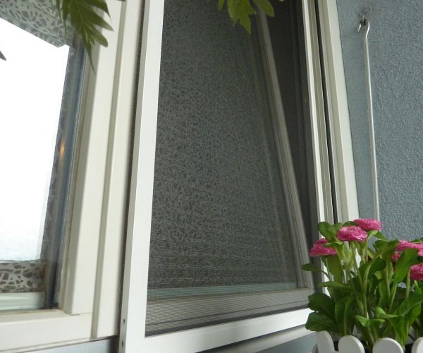 Spannrahmen mit Fliegengitter für Fenster aus Kunststoff, Holz und Metall
